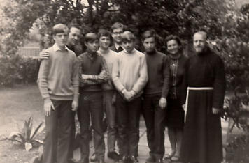 KIM-Gruppe mit P. Odilo (rechts) und KIM Seelsorger P. Maier OSFS (2. v. li.)